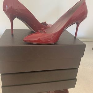 Authentic Gucci patent shoes.